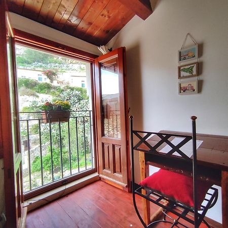 Lilibeth Houses - Charming & Lovely Views ชิคลี ห้อง รูปภาพ